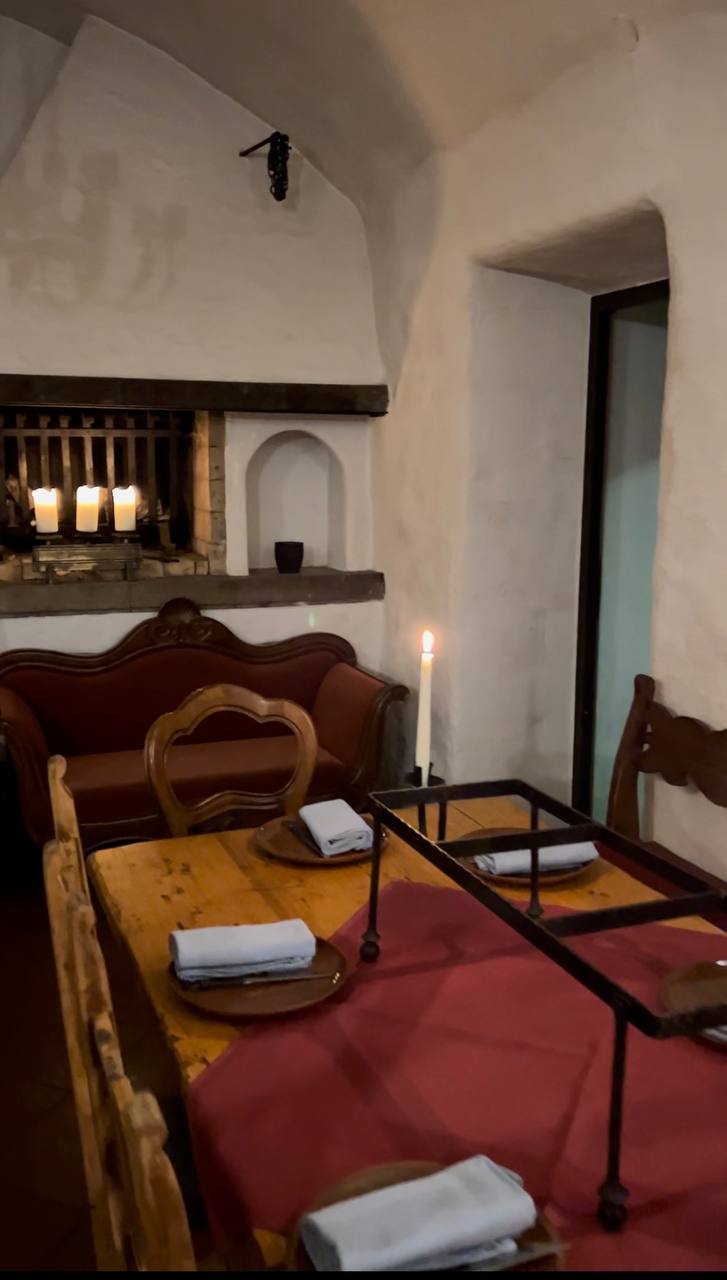 2020- CUSTOM DESIGNED ESCAPE DINNER FOR MEDIAEVAL RESTAURANT “RITTERKUCHL”IN HALL in TIROL image 14